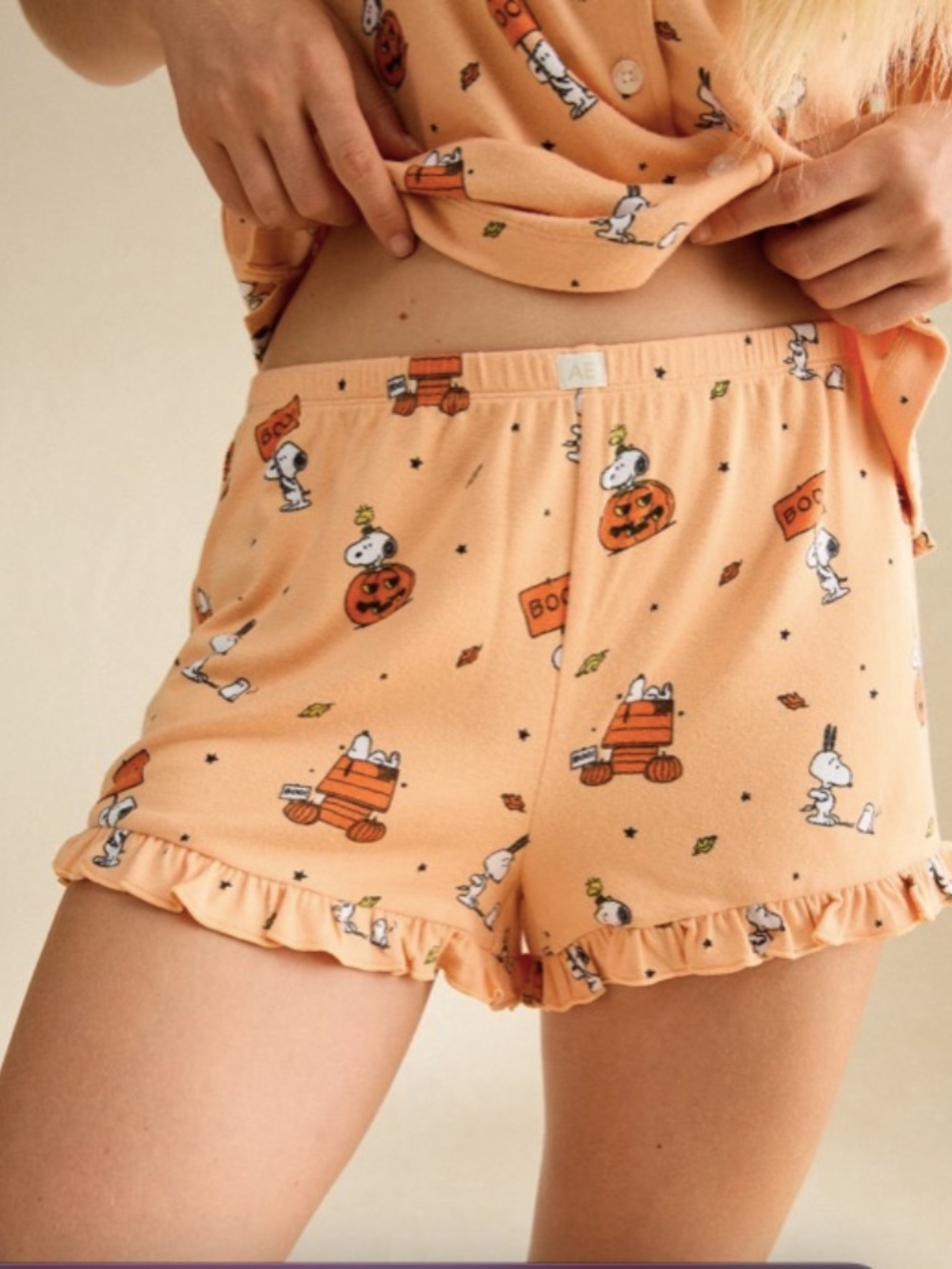American Eagle x Peanut Snoopy Luxe Plush Button-Up PJ Set Medium + Socks - Picture 8 of 11